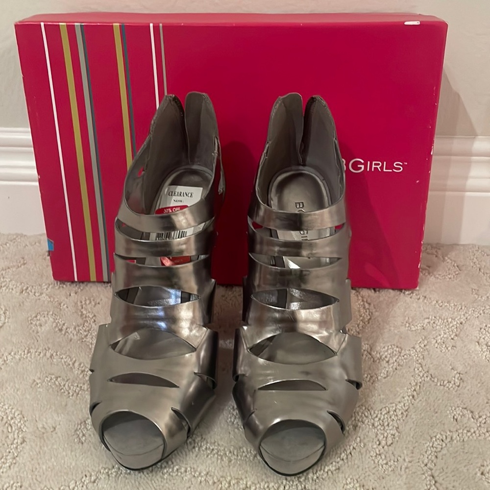 Open toe pewter/moonstone, smooth met/suede ankle shoe. size 7.5